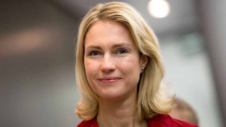 Neu-Ministerin Schwesig erlebt gerade, wie es Politikern nach umstrittenen Äußerungen ergeht.