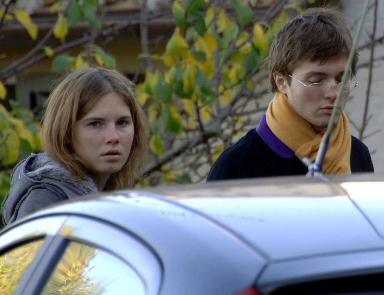 Amanda Knox am 2. November 2007 vor dem Haus in Perugia, in dem ihre Mitbewohnerin Meredith Kercher in der Nacht umgebracht wurde.