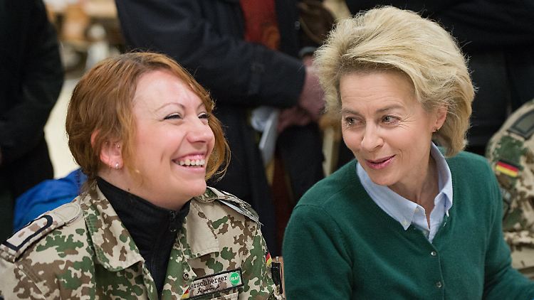 Ursula von der Leyen denkt auch an Lebensarbeitszeitkonten für Soldaten.