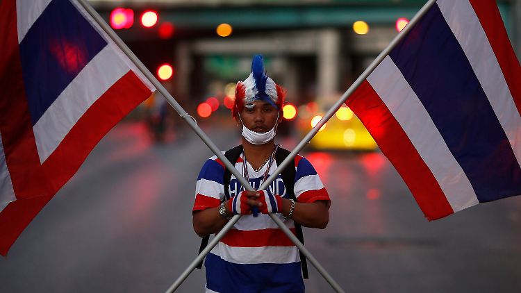 2014-01-12T115159Z_1104553412_GM1EA1C1IQQ01_RTRMADP_3_THAILAND-PROTEST.JPG6551030954776561932.jpg