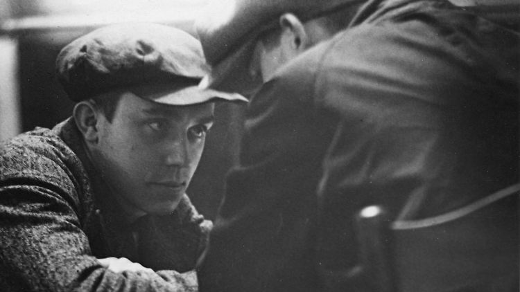 15.000 obdachlose Jugendliche sollen in Berlin zu Beginn der 1930er Jahre in Cliquen zusammengelebt haben.