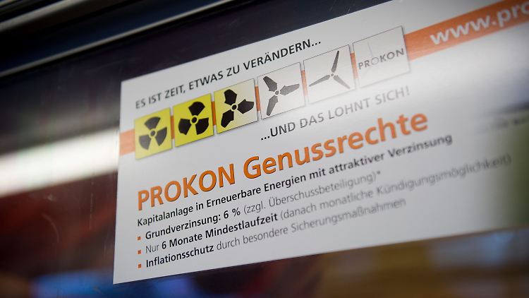 Lohnt es sich wirklich, oder lohnt es sich nicht? Prokon-Werbesticker in einer U-Bahn.