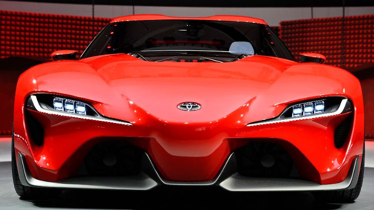 Tiefrote Vorzeichen auch bei Toyota: In Detroit punktet der Hersteller auf der Motor Show, in Tokio bröckelt wegen des starken Yen der Aktienkurs.