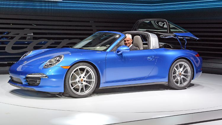 Mindestens 109.338 Euro werden für den neuen Porsche 911 Targa fällig.