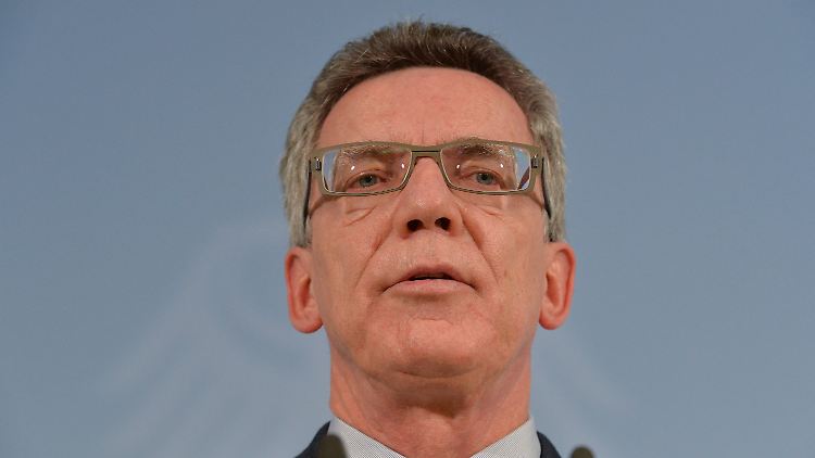 Thomas de Maizière, besorgt.