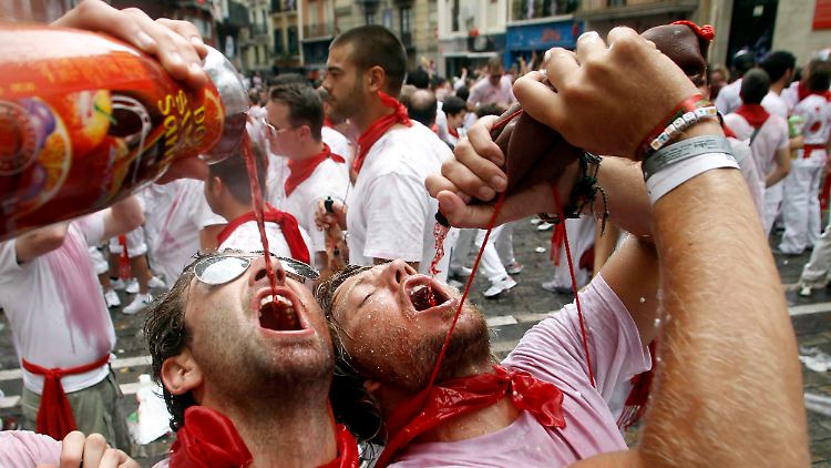 Sangría ist ein typisches Party-Getränk.