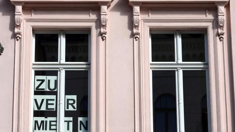 Wer seine Eigentumswohnung vermietet, muss sich an Regeln halten. Am besten achten Vermieter auf eindeutige Mietverträge.
