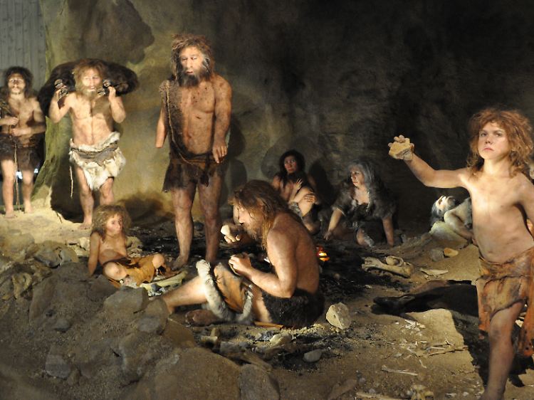 Rekonstruktion einer Gruppe Neandertaler im Neandertaler Museum in Krapina, Kroatien.