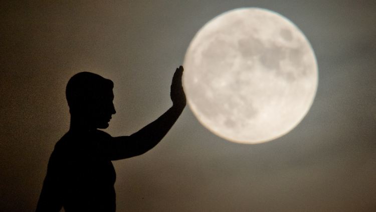Kann jemand mal den Mond wegschieben?