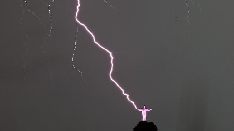 Rund 40.000 Blitze schlugen bei dem Gewitter in Rio de Janeiro ein.