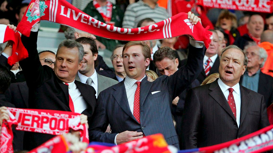 Verhasst und vertrieben: George Gillett und Tom Hicks. Der Schrecken ohne Ende könnte für den FC Liverpool nun allerdings in ein Ende mit Schrecken übergehen - ein milliardenteures Ende.