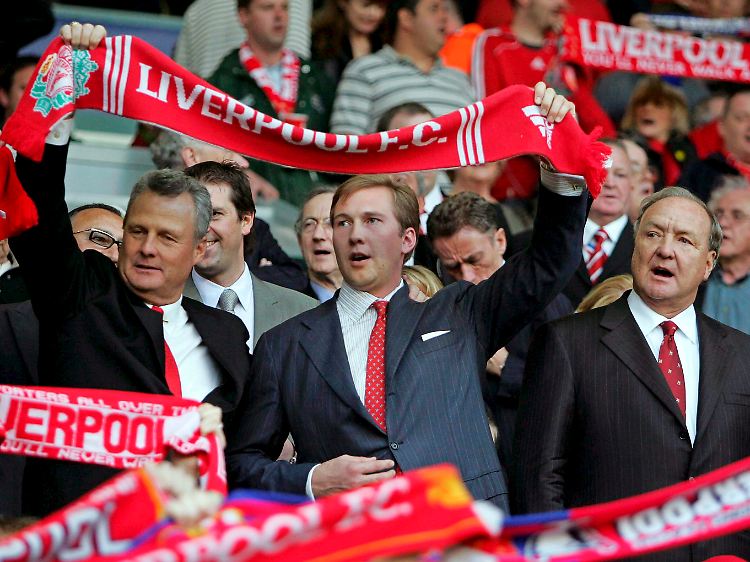 Extrem unbeliebt: Würde ihnen der Verein nicht gehören, wären die derzeitigen Besitzer George Gillette und Tom Hicks (l.) längst zu unerwünschten Personen bei den "Reds" erklärt worden.