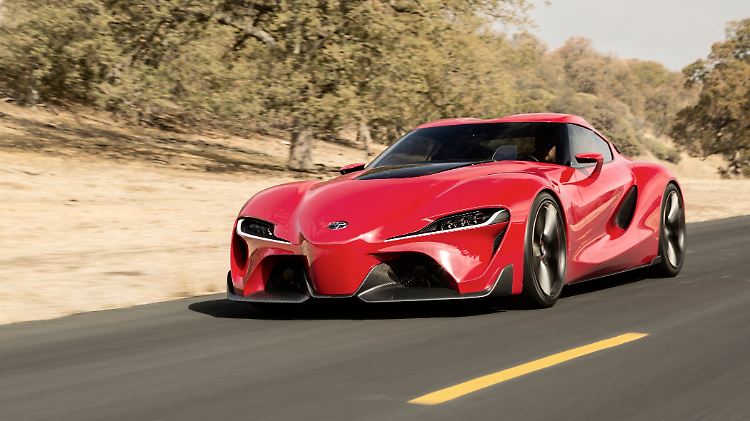 Nicht ganz so filigran wie der Oldtimer: er FT-1 duckt sich aggressiv in den Asphalt.