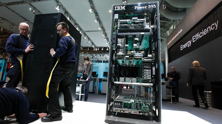 Nicht zum Spielen: Die Rechnerschränke von IBM steuern Kühlanlagen, Kundenanfragen, Netze und Hochregallager.