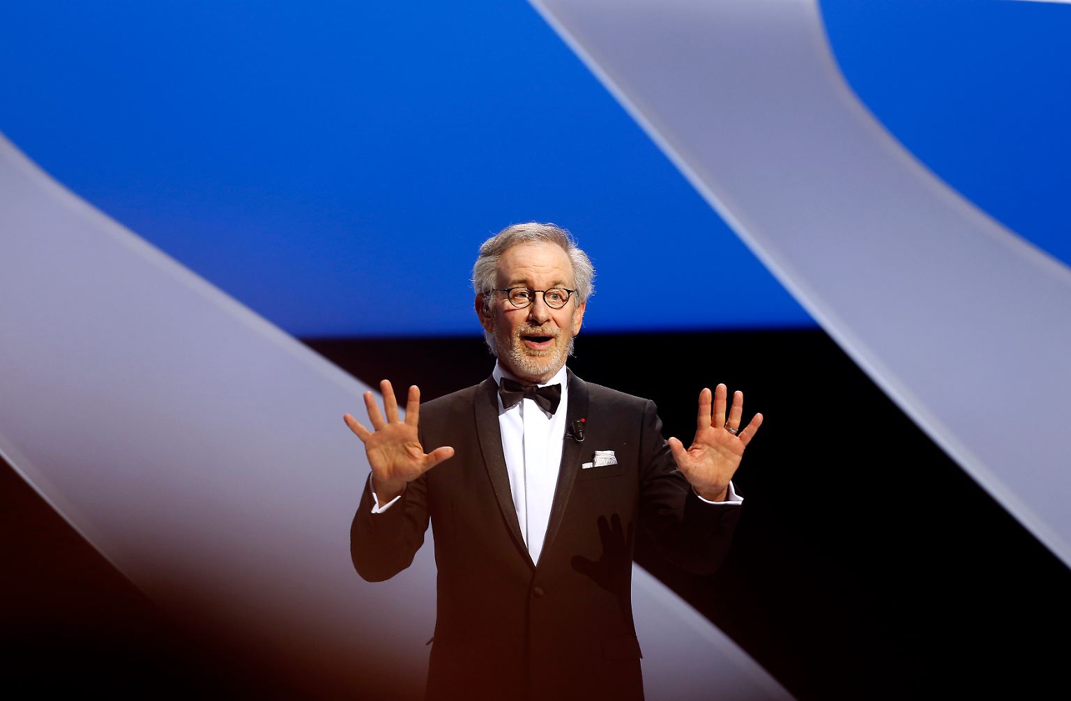 Seine Filme verschaffen ihm Weltruhm: Ob "Der weiße Hai", "E.T. - der Außerirdische", "Indiana Jones", "Schindlers Liste" oder "Jurassic Park" - der Regisseur Steven Spielberg scheffelt Millionen.
