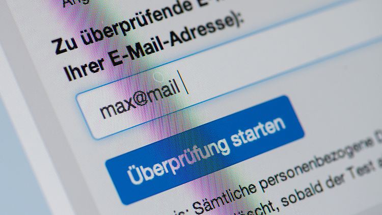 Auf der Seite des BSI können Nutzer ihre Mail-Konten überprüfen.