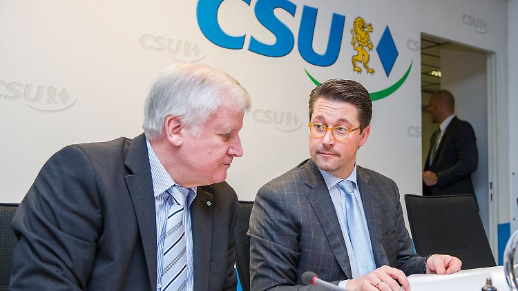 Der Chef und sein Sekretär: Seehofer und Scheuer am Montag vor der CSU-Vorstandssitzung.