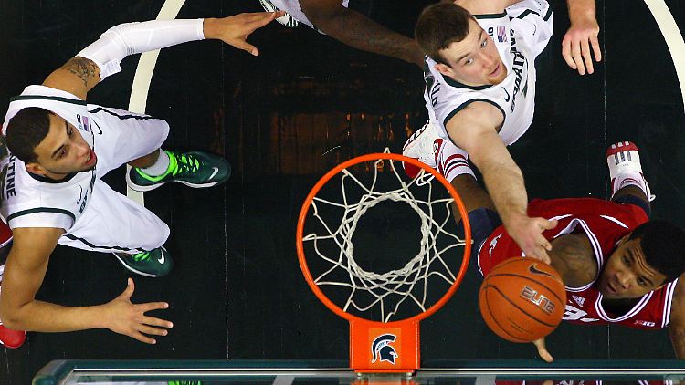 Michigan State Spartans gegen Indiana Hoosiers: Uni-Basketball hat in den USA Tradition.