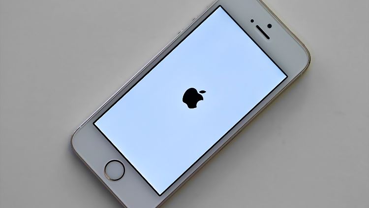 Nicht gefährlich, aber ärgerlich: Manchmal startet das iPhone grundlos neu.