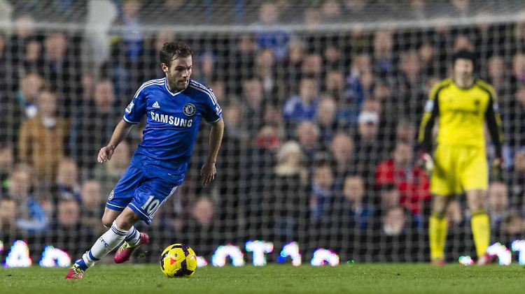 Mata spielte vier Jahre beim FC Valencia, bevor er 2011 zum FC Chelsea wechselte.