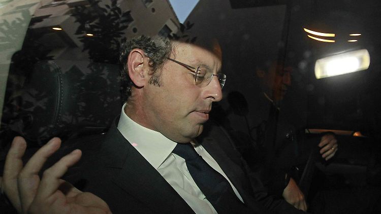 In Wirklichkeit soll Sandro Rosell für den Brasilianer rund 95 Millionen Euro ausgegeben haben. 