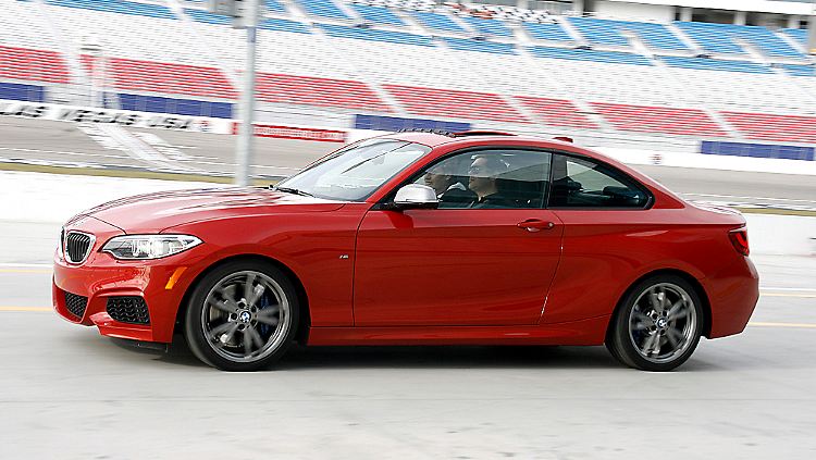Zum Start stehen für den 2er BMW zwei Benziner und ein Dieselmotor zur Auswahl.