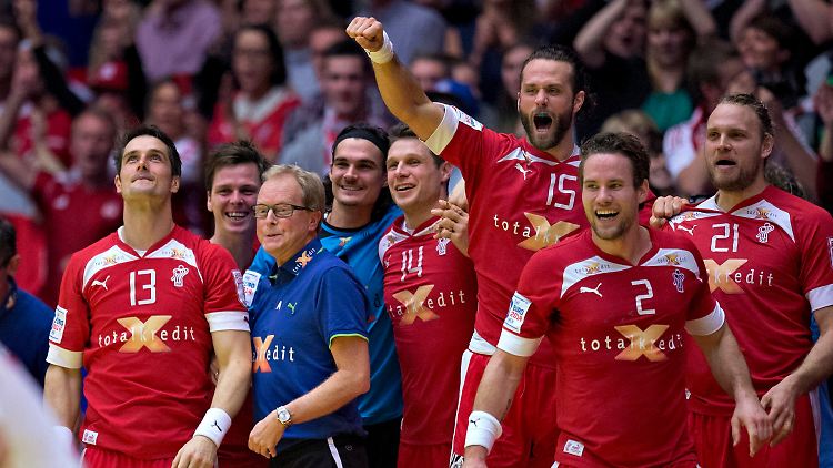 Finale dahoam: Die Dänen feiern ihren Sieg über Kroatien.