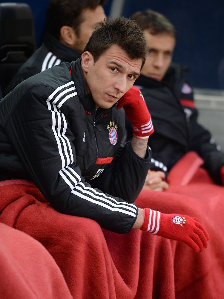 Mario Mandzukic durfte nicht einmal, wie hier im Testspiel gegen Salzburg, auf der Bank Platz nehmen.