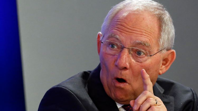 Für Unsinn hält Bundesfinanzminister Wolfgang Schäuble die Äußerungen zur Inflation von EU-Währungskommissar Olli Rehn.