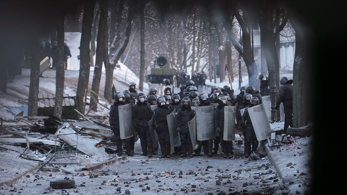 2014-01-25T164758Z_1872817520_GM1EA1Q01ZE01_RTRMADP_3_UKRAINE.JPG2735759546582728196.jpg