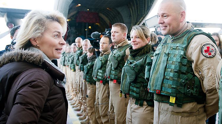Ursula von der Leyen in Afghanistan: Bald schon könnte die Bundeswehr auch in Zentralafrika im Einsatz sein.