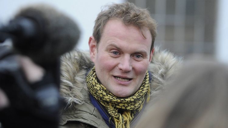 Devid Striesow alias Hauptkommissar Stellbrink: Kein Hippie mehr, nur noch einfach ein weicher Kerl mit Umhängetasche.