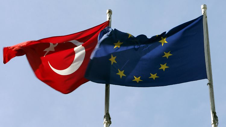 Nach Währungsturbulenzen in der Türkei und anderen Schwellenländern fürchten die Anleger einen globalen Wachstumseinbruch.
