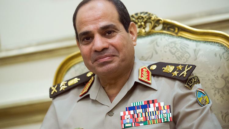 Al-Sisi müsste vor seiner Bewerbung für das höchste Amt im Staat aus der Armee ausscheiden.