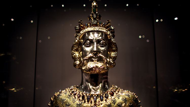Büste Karls des Großen in der Aachener Domschatzkammer. 