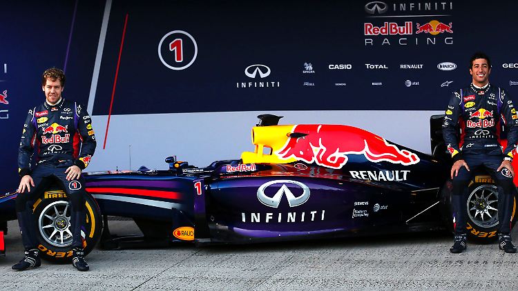 Männer auf Auto: Sebastian Vettel und sein Teamkollege Daniel Ricciardo.