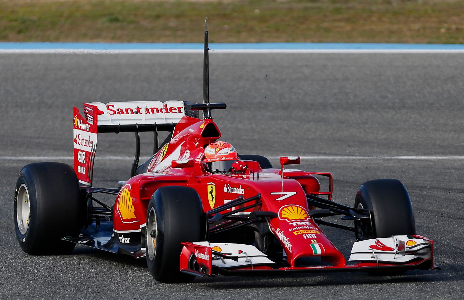 Für großes Aufsehen sorgt der neue  Dienstwagen des Weltmeisterteams von Ferrari.