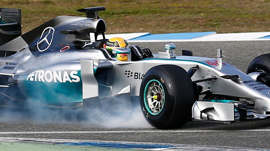 "Dieses Auto ist das Endergebnis mehrerer Jahre intensiver Arbeit, aber uns ist klar, dass es erst der Anfang dieses Abenteuers ist", meinte Mercedes-Motorsportchef Toto Wolff, der nach dem Ende der Ära von Teamchef Ross Brawn den Rennstall zusammen mit Paddy Lowe führt.