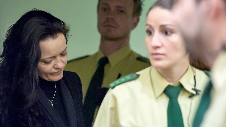 Beate Zschäpe hat beim NSU-Prozess in München zum ersten Mal direkt dem Richter geantwortet.