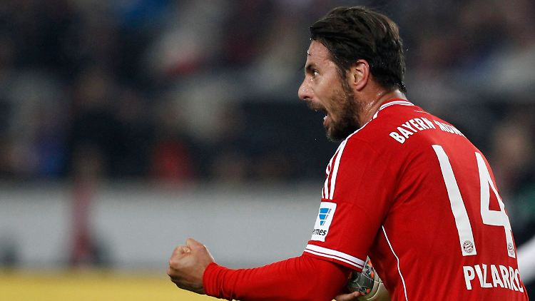 Kann's auch mit 35 noch: Claudio Pizarro.