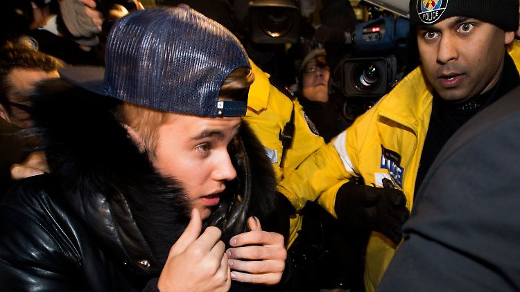 Kennt sich auf Polizeiwachen inzwischen bestens aus: Teenie-Idol Justin Bieber.