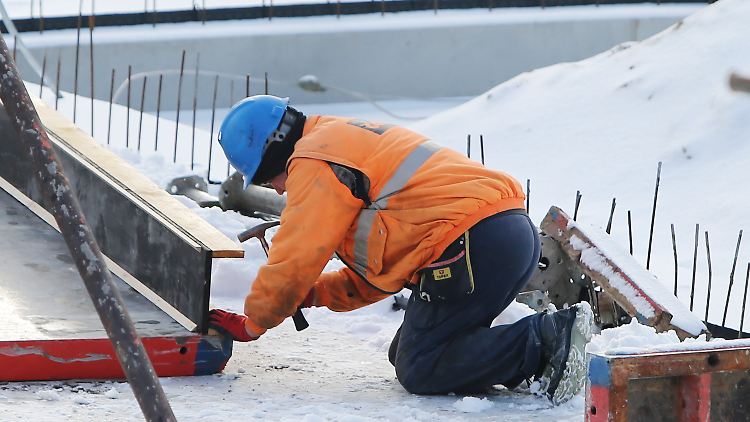 Auf einer Winterbaustelle in Hamburg.