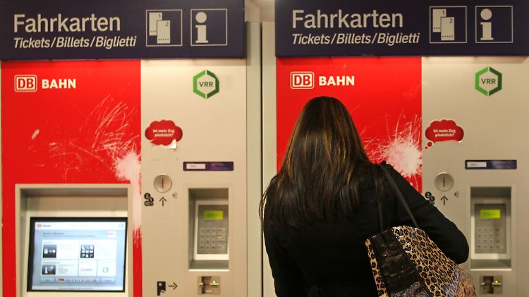 Das ist die Stelle, an der sich Bahn und Kunde berühren: Muss der Staatskonzern bald seine Automaten für den Wettbewerb öffnen?