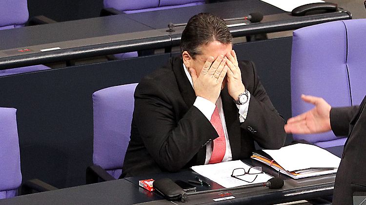 Schon am frühen Morgen muss Gabriel klar gewesen sein, dass dies ein harter Tag wird. Die Zwischenfrage von Jan van Aken konnte er da allerdings noch nicht erahnen.
