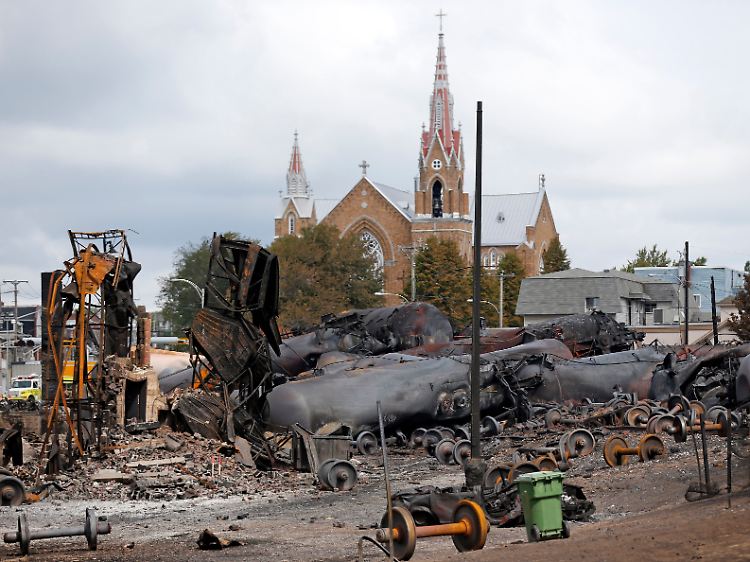 Der Ortskern von Lac-Megantic in den Tagen nach der Katastrophe: Fragen der Transportsicherheit beim massenhaften Einsatz von Tankwaggons könnten den US-Ölpreis verteuern.