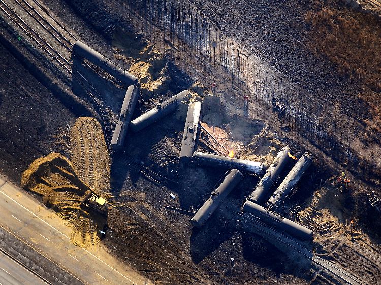 Das Verkehrsaufkommen im nordamerikanischen Schienennetz schwillt dramatisch an, die Unfallberichte häufen sich (hier eine glimpflich verlaufene Zugentgleisung bei Edmonton in der kanadischen Provinz Alberta).