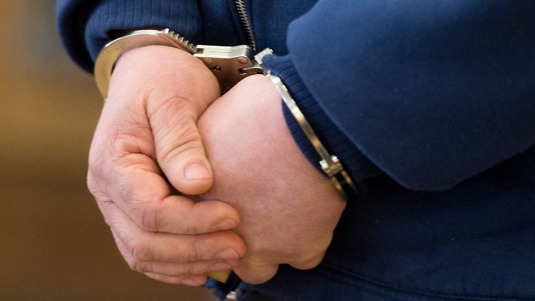 22 Jahre Haft drohen einem Kalifornier, der eine Frau 15 Jahre als Sexsklavin gehalten hat.