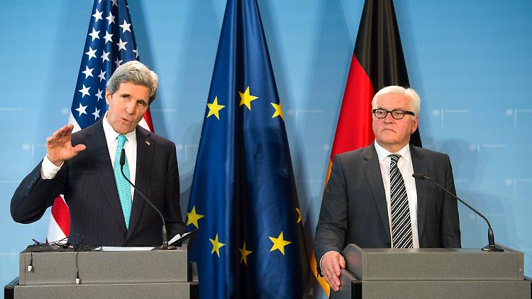 John Kerry und Frank-Walter Steinmeier: Kuschelkurs und Erinnerungen an die gute alte Zeit.