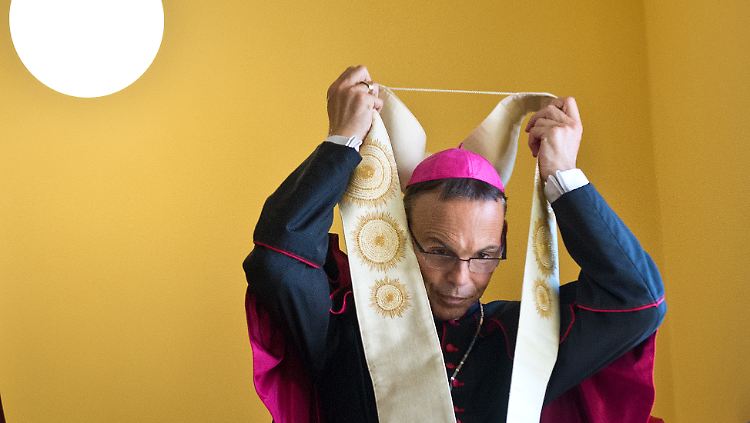 Feiert wieder Gottesdienste in Limburg: Tebartz-van Elst.