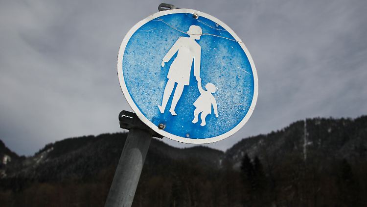 Menschen, die Kinder misshandeln, fühlen sich meist überfordert.